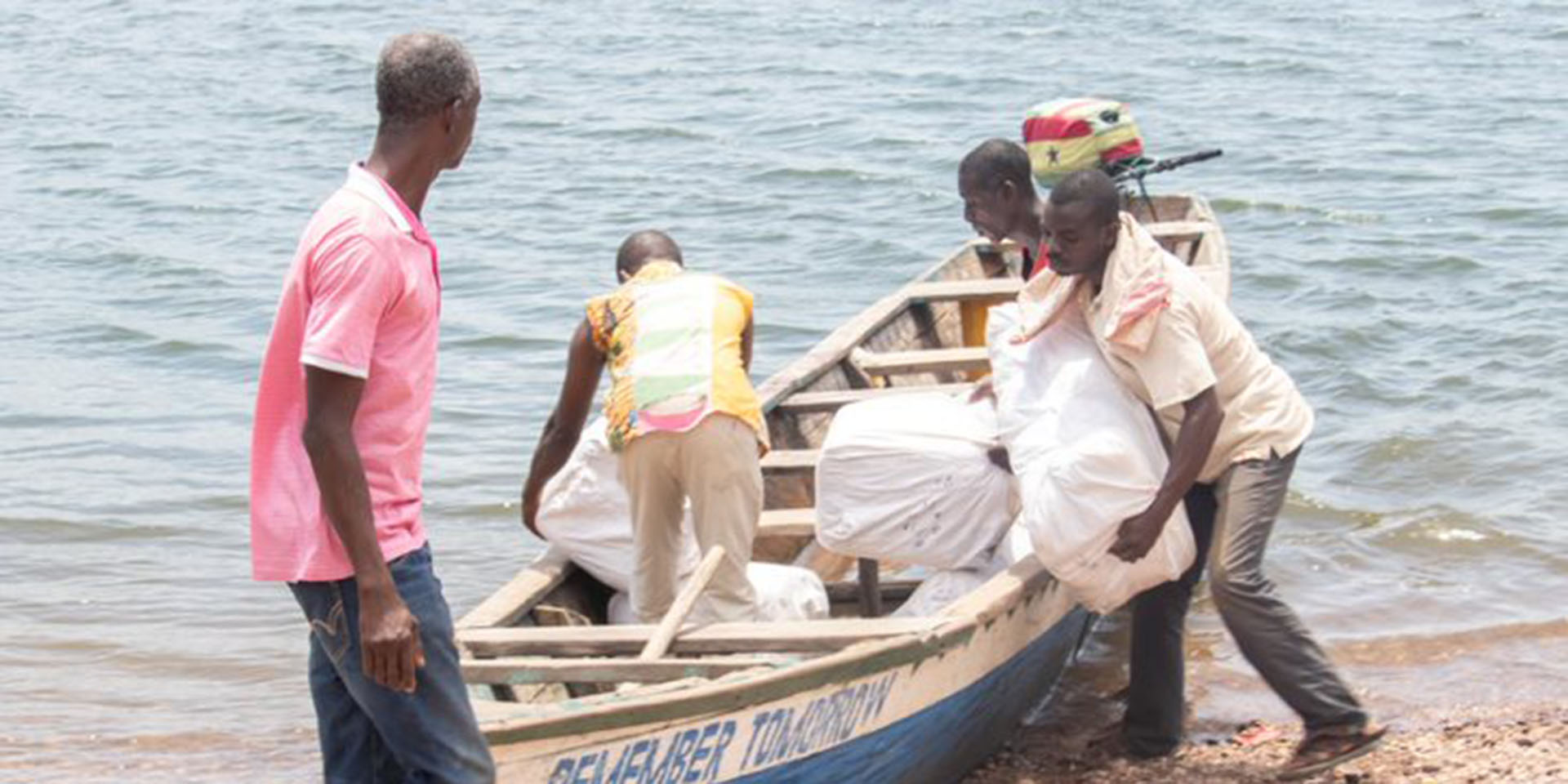 LLIN delivery taking place by canoe